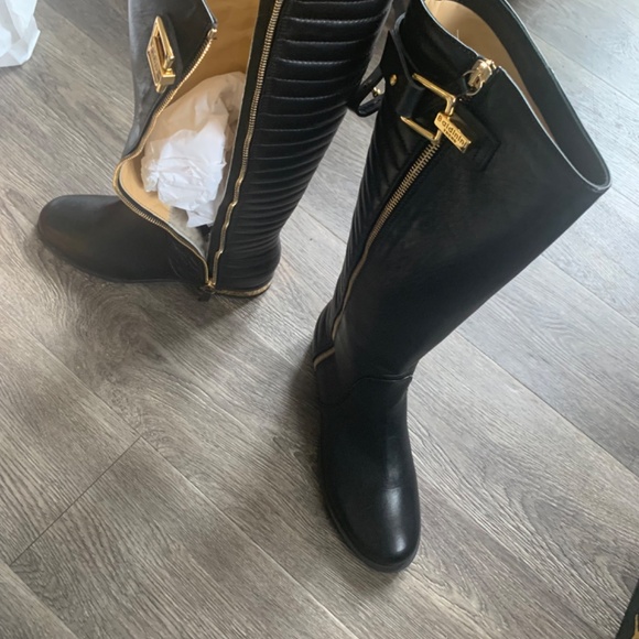 Female sneakers and boots - Picture 4 of 14